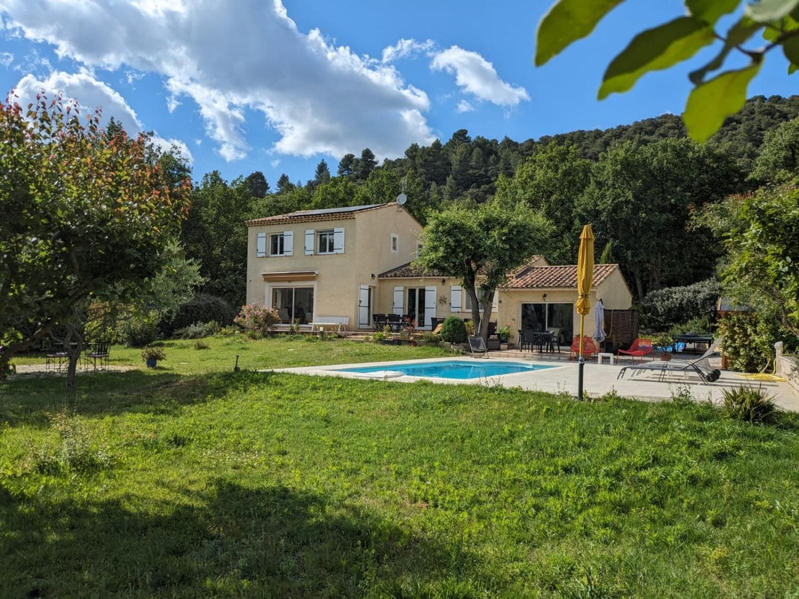 Villa Calme Avec Piscine A Greoux エクステリア 写真
