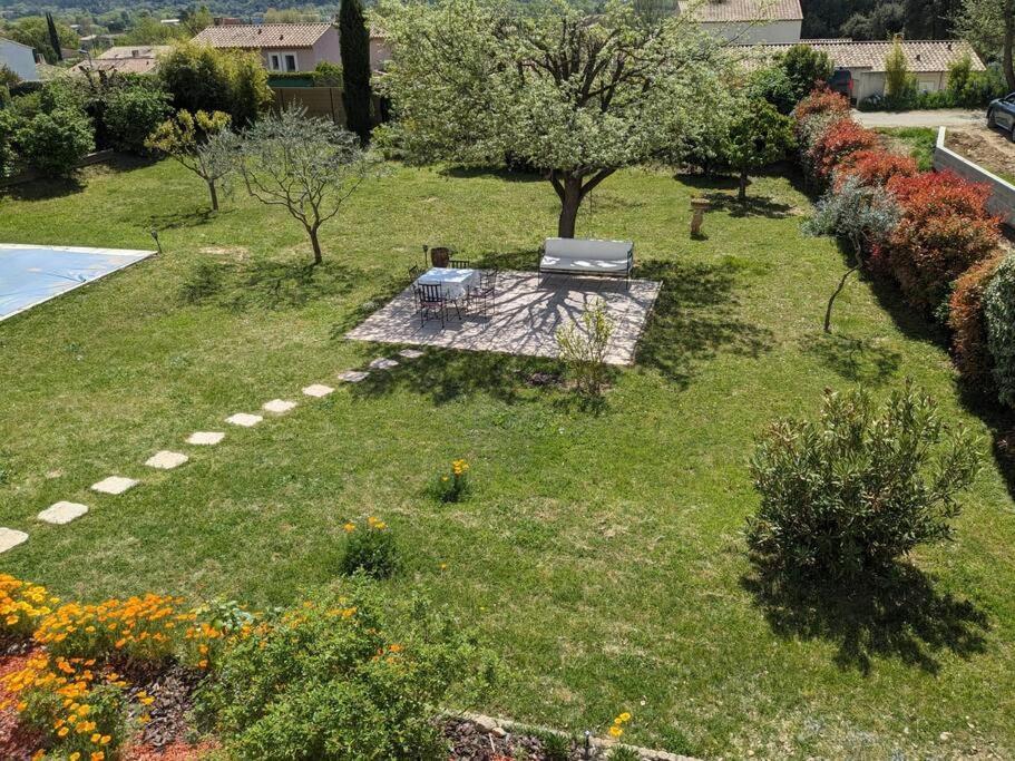 Villa Calme Avec Piscine A Greoux エクステリア 写真