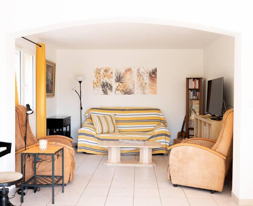 Villa Calme Avec Piscine A Greoux エクステリア 写真