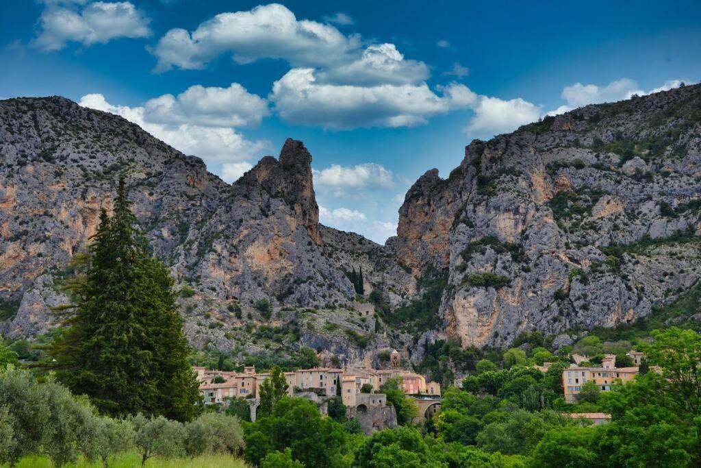 Villa Calme Avec Piscine A Greoux エクステリア 写真